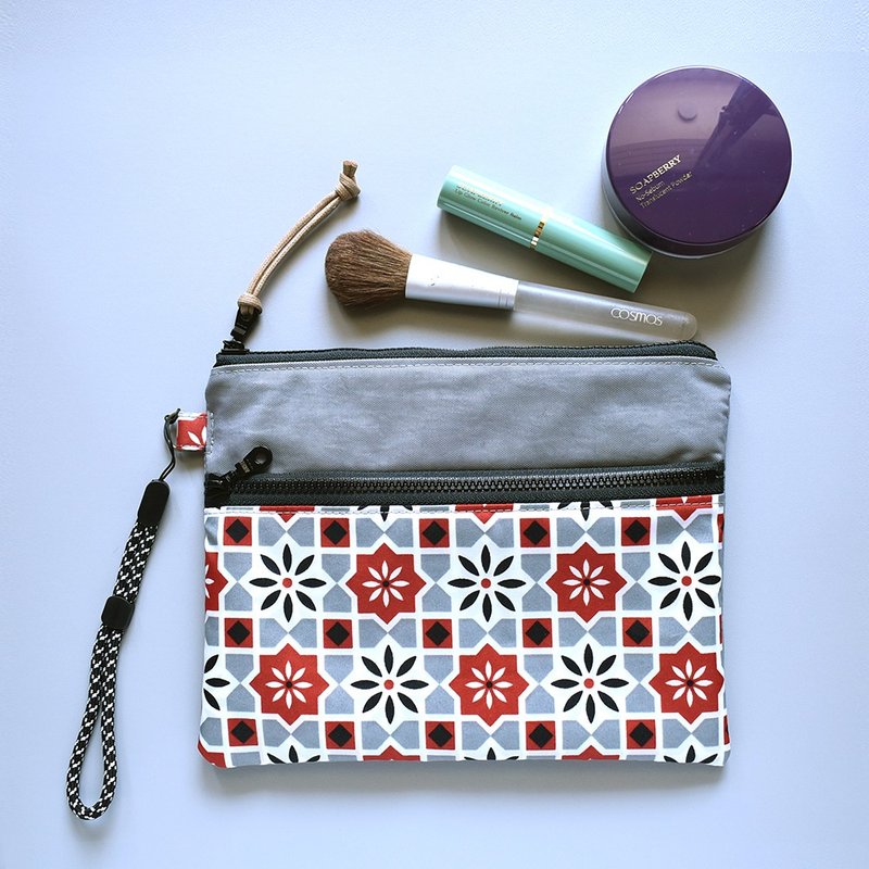 Travel Waterproof Cosmetic Bag_Tile(Red) - กระเป๋าเครื่องสำอาง - ไนลอน สีแดง