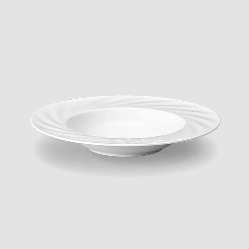 【NARUMI】Sense White pure white bone china soup plate (24cm) - จานและถาด - ดินเผา ขาว