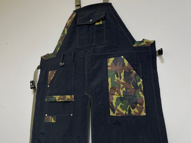 Tooling machine can be customized Taiwan designer work apron camouflage black - จัมพ์สูท - วัสดุกันนำ้ สีดำ