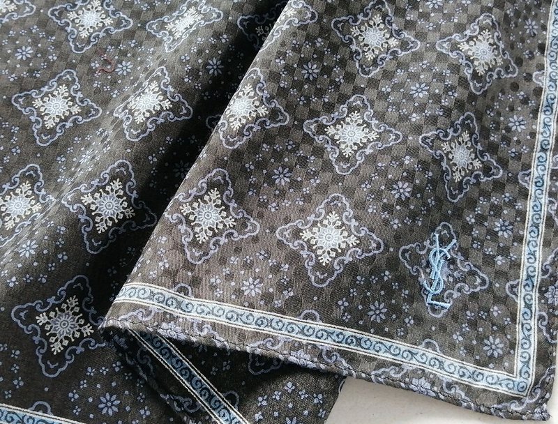 Yves Saint Laurent Vintage Handkerchief Gray Motif 21 x 21 inches - ผ้าเช็ดหน้า - ผ้าฝ้าย/ผ้าลินิน สีเทา