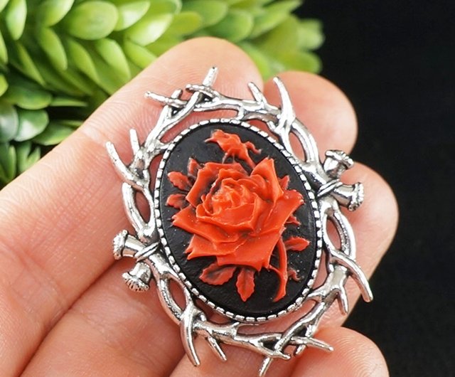 Red and store black brooch