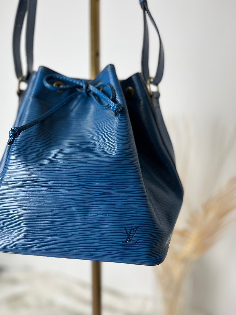 [Direct from Japan, branded used bag] LOUIS VUITTON Petit Noe Epi shoulder bag, blue, LV logo, leather, drawstring bag x2cp6i - Messenger Bags & Sling Bags - Genuine Leather Blue