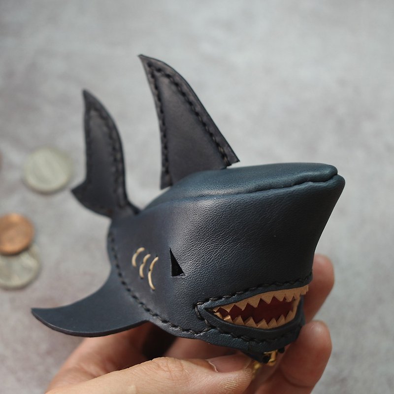 手作りのダークブルーのサメ小銭入れサメ小銭入れ