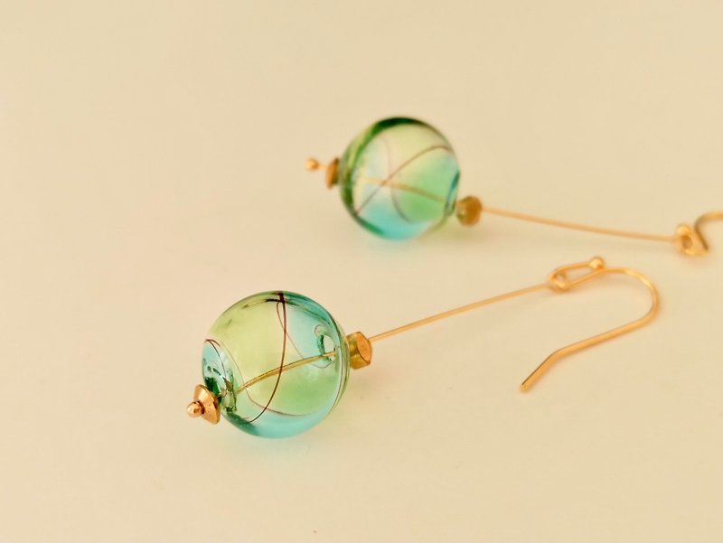 唯美藍綠漸層吹玻璃耳環 - 耳環/耳夾 - 玻璃 綠色