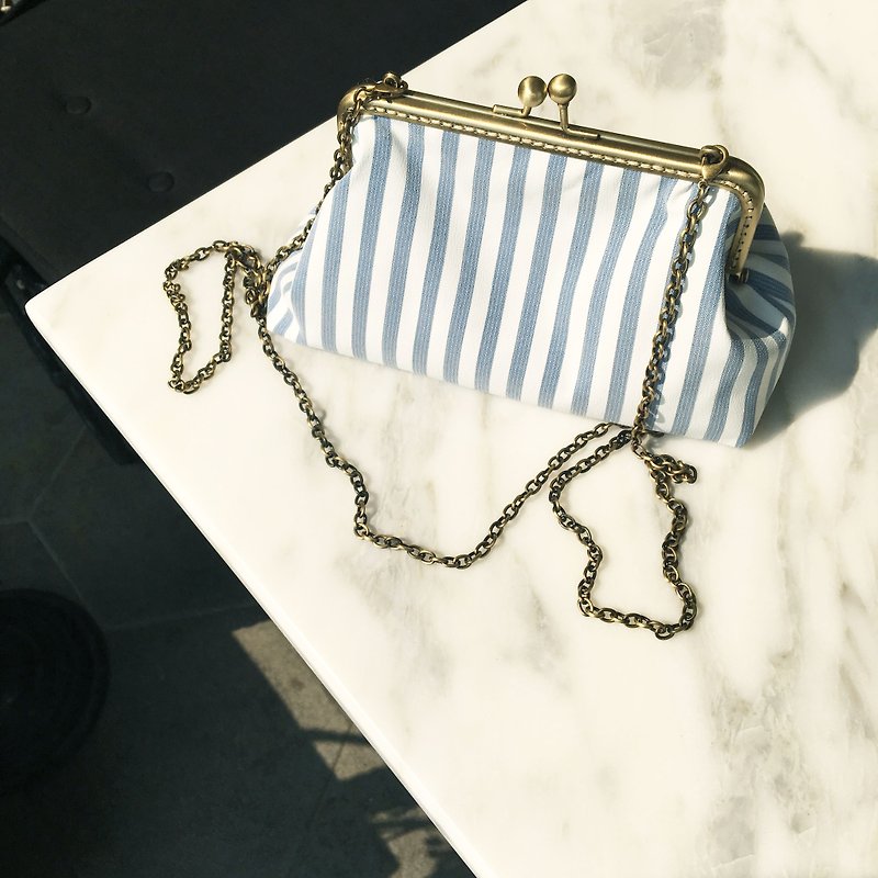 Handmade 2WAY mouth gold chain bag chiffon article - กระเป๋าแมสเซนเจอร์ - ผ้าฝ้าย/ผ้าลินิน สีน้ำเงิน