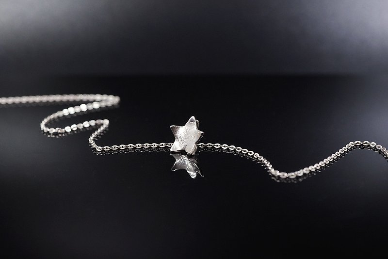 [Half-Mu of Light] Embrace Star Necklace - สร้อยคอ - เงินแท้ สีเงิน