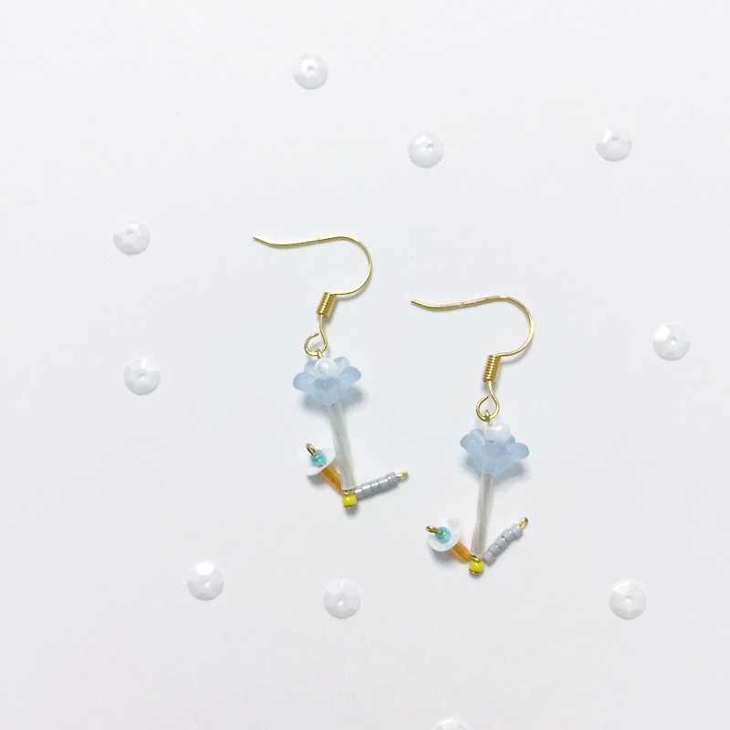 Jingle flower clip / pin earrings - ต่างหู - วัสดุอื่นๆ 