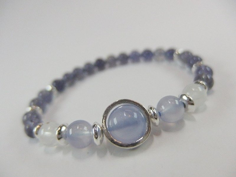 Elegant and elegant off - high quality natural clear cordierite + blue chalcedony + blue Moonstone sterling silver bracelet - สร้อยข้อมือ - เครื่องเพชรพลอย สีน้ำเงิน