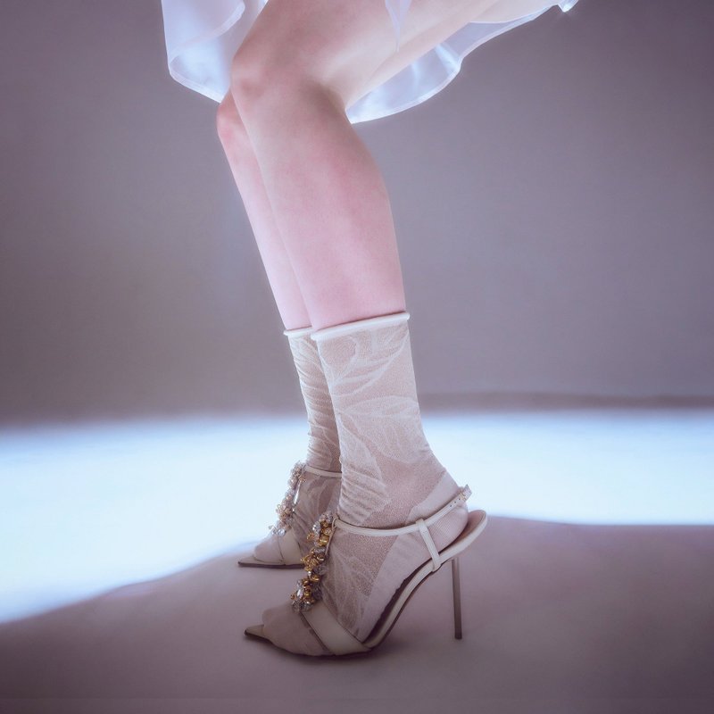 ML009 Beige Leaf 米色葉影不對稱有機棉亮片襪 - 襪 - 棉．麻 卡其色