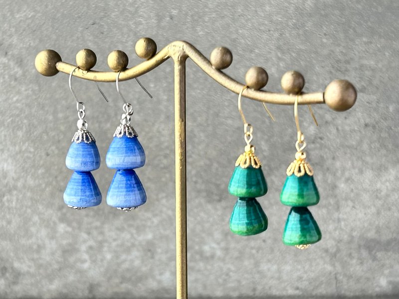 Twin tree earrings/ Clip-On pair, different colors, Christmas gift, favorite event, lightweight - ต่างหู - กระดาษ สีเขียว