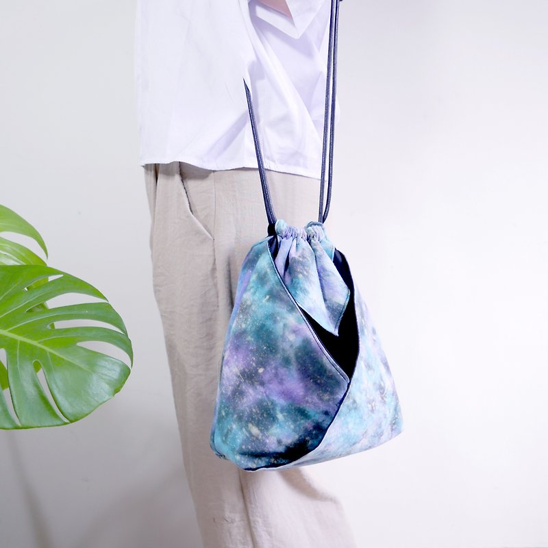 : 星空 : 日式和服包 側背包 肩背包 斜背包 手染 渲染 禮物 - 側背包/斜孭袋 - 棉．麻 藍色