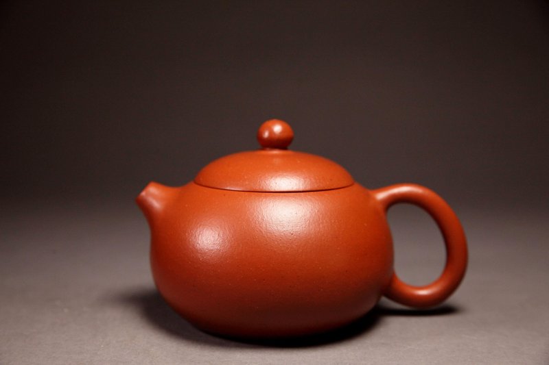 [Inverted Xi Shi] Longshan Tang ancient handmade pot Huanglongshan old vermilion clay 210cc - Teapots & Teacups - Pottery Red