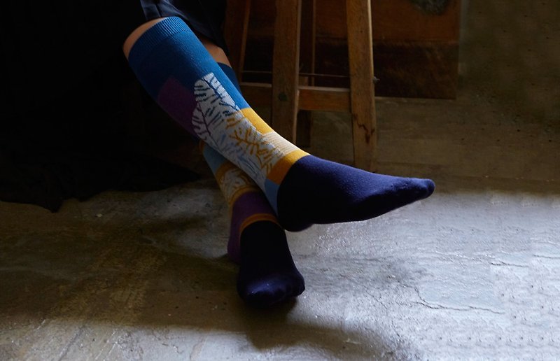 靴下ロイヤルリリー / irregular / socks / blue / purple / flower - ソックス - コットン・麻 多色