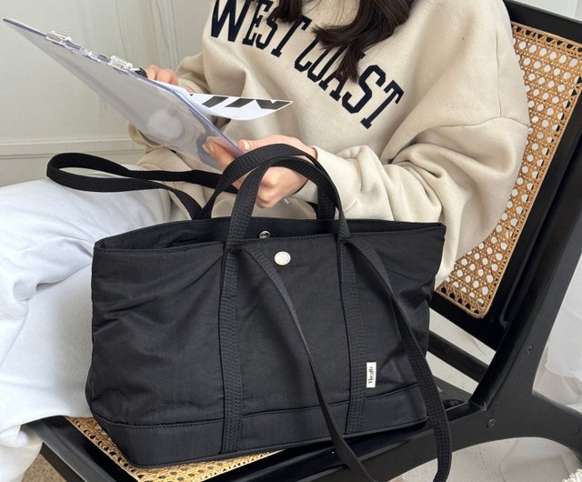 The Ally from Korea | MOLLY BAG with makeup pouch | Black