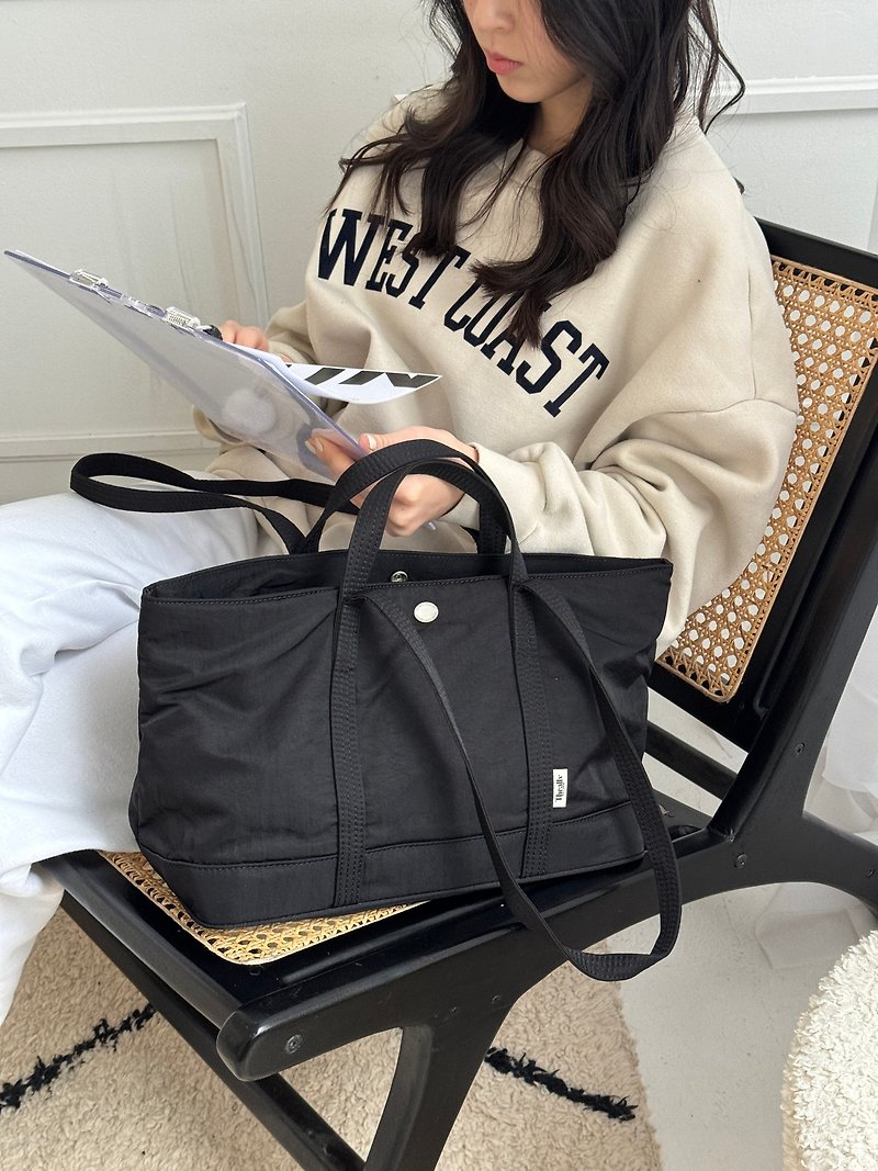 The Ally from Korea | MOLLY BAG with makeup pouch | Black | Sport Tote Bag - กระเป๋าถือ - เส้นใยสังเคราะห์ สีดำ