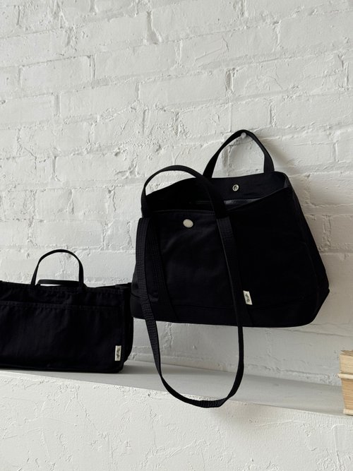 The Ally from Korea | MOLLY BAG with makeup pouch | Black