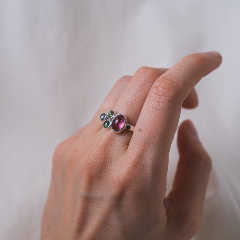 Handmade silver ring with a pink and green tourmaline and a tanzanite cabochon - แหวนทั่วไป - เงินแท้ หลากหลายสี