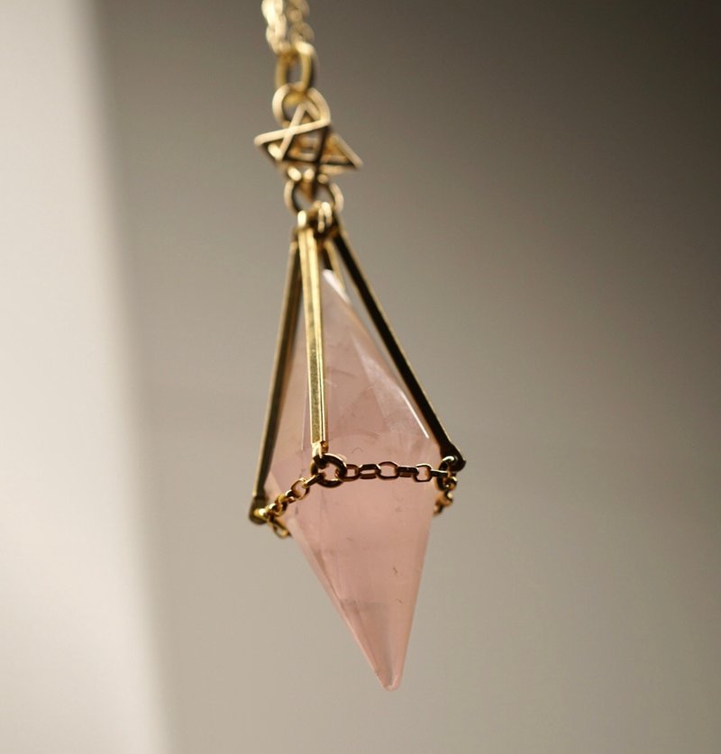 Sacred Bonding Rose quartz Handmade Crystal Pendulum necklace unique jewelry - สร้อยคอ - ทองแดงทองเหลือง สึชมพู