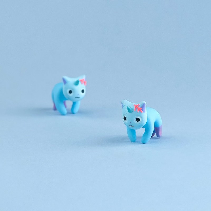 Blue Mermicorn Kitten - Polymer Clay Earrings, Handmade & Handpaited - 耳環/耳夾/耳骨夾 - 黏土 藍色