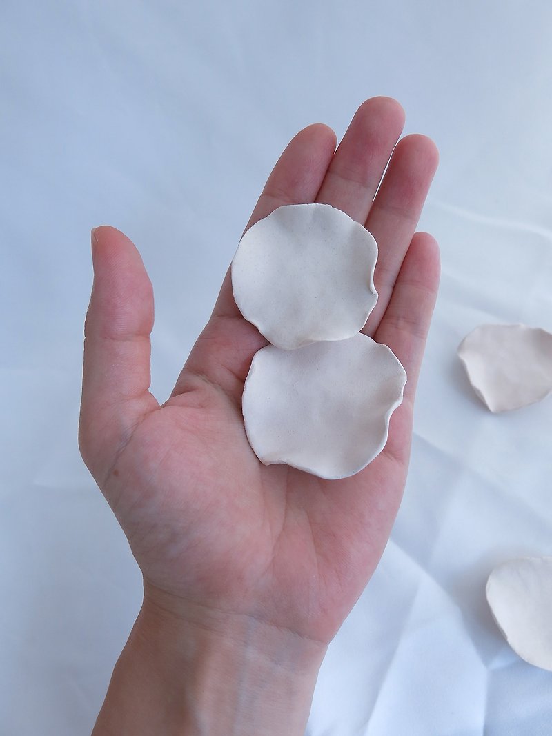 Photo market props ceramic petals - Items for Display - Porcelain White