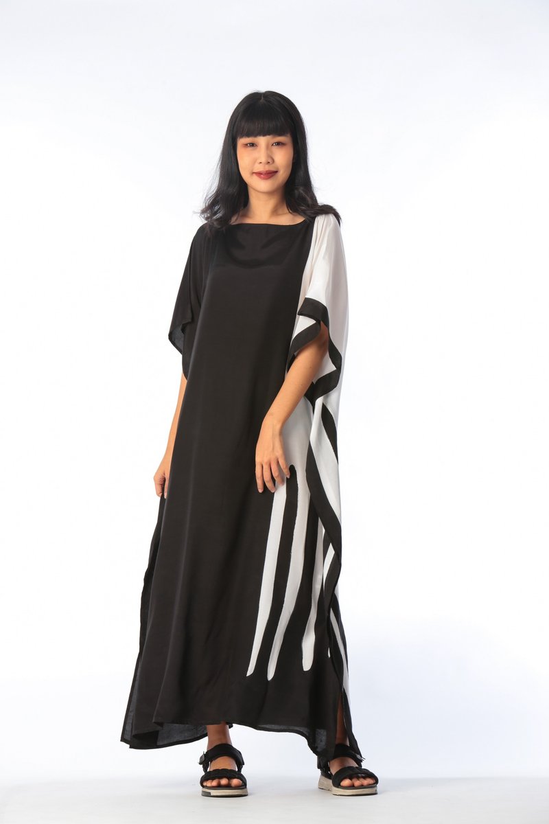 Hand Painted Cotton Silk Kaftan for Summer Resort Vacation Free Size - 洋裝/連身裙 - 棉．麻 黑色