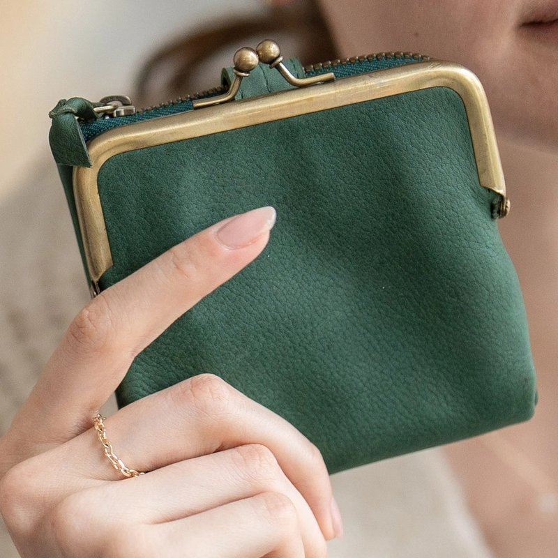 Kiss lock bag bifold wallet, soft tanned leather, coin compartment, cowhide, genuine leather, vegetable tannins, Japan name engraved [Green] - กระเป๋าสตางค์ - หนังแท้ สีเขียว