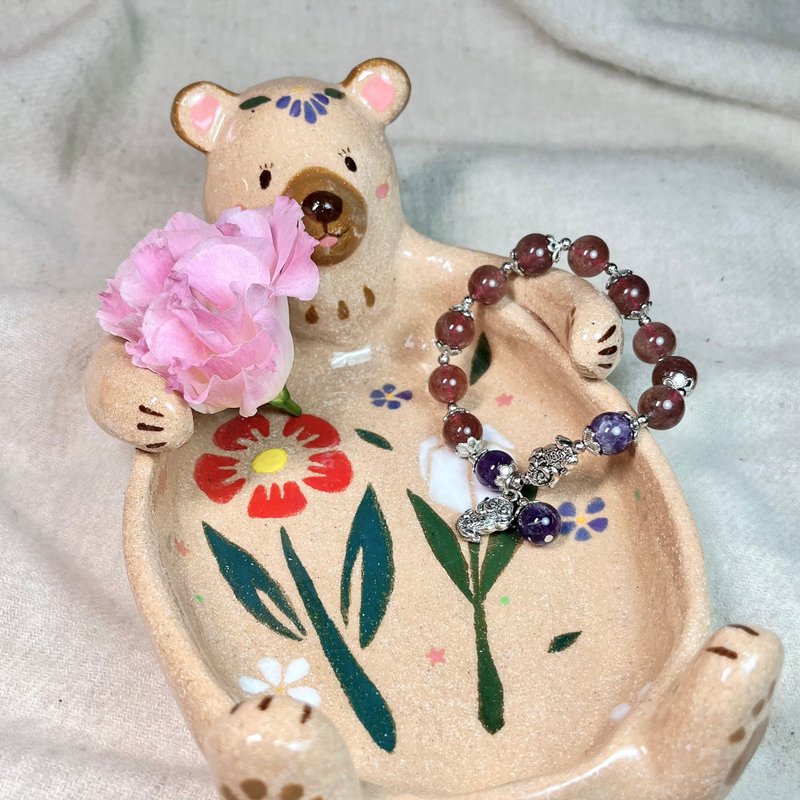 A Lu Bear Pottery Plate Free Lucky Crystal Bracelet/Unique Gift Original Handmade Only One Piece - ของวางตกแต่ง - ดินเผา หลากหลายสี