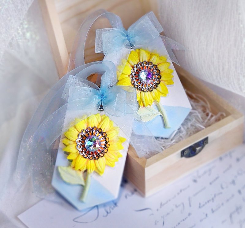 Be brave to chase the sunflower happiness diffused Stone(customized graduation gift and graduation flower gift) - Fragrances - Stone Yellow