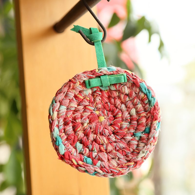 Kimono tear knitting coaster with leather loop - ที่รองแก้ว - ผ้าฝ้าย/ผ้าลินิน สึชมพู