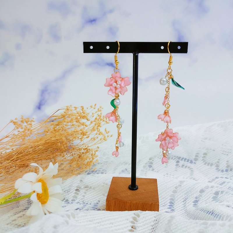 Layered cherry blossom drop earrings, fashionable Gemstone glue/resin cherry blossom earrings, can be changed to clip-on style - Earrings & Clip-ons - Resin Pink