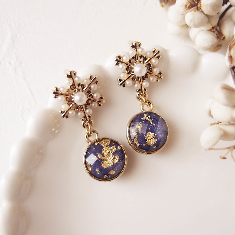 Snow-covered x-clip snowflake earrings pin-shaped snowflake earrings - Earrings & Clip-ons - Thread Blue