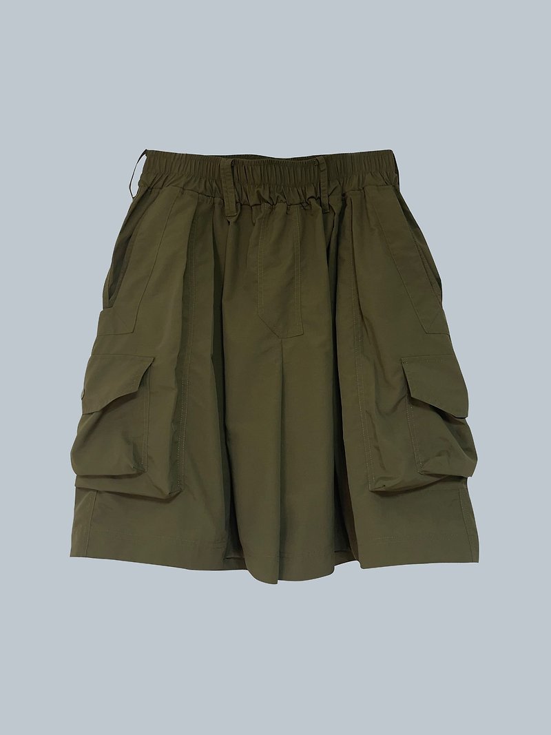 FUSIOFUSIO Double Pocket Wide Shorts Khaki Green - กางเกงขาสั้น - ผ้าฝ้าย/ผ้าลินิน สีกากี