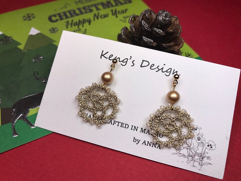 tatted rose pearl earrings /Christmas gift / Swarovski crystal/ gold - ต่างหู - ผ้าฝ้าย/ผ้าลินิน สีทอง