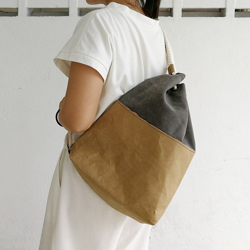 [Washed kraft paper X canvas] cotton rope shoulder Messenger bag * retro black - Drawstring Bags - Paper 
