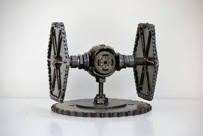 One-Of-A-Kind Gift, Spaceship Scrap metal sculpture, Gift for Dad, Birthday Gift - 擺飾/家飾品 - 其他金屬 