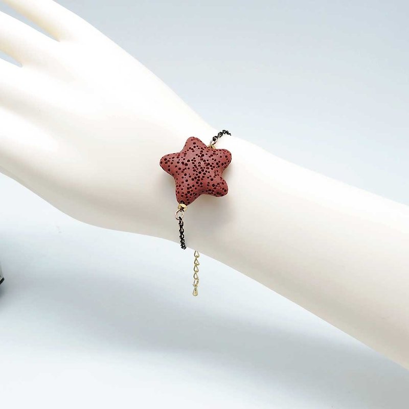 Red Star Lava Diffuser Bracelet Black Gold plated Copper Chain Extend Chain - สร้อยข้อมือ - ทองแดงทองเหลือง สีแดง