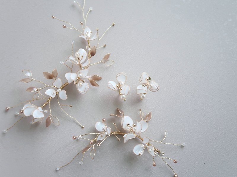 Frost Flowers-Handmade Bridal Hair Accessories Bridal Headwear/Girlfriends Bridesmaids - เครื่องประดับผม - เรซิน ขาว