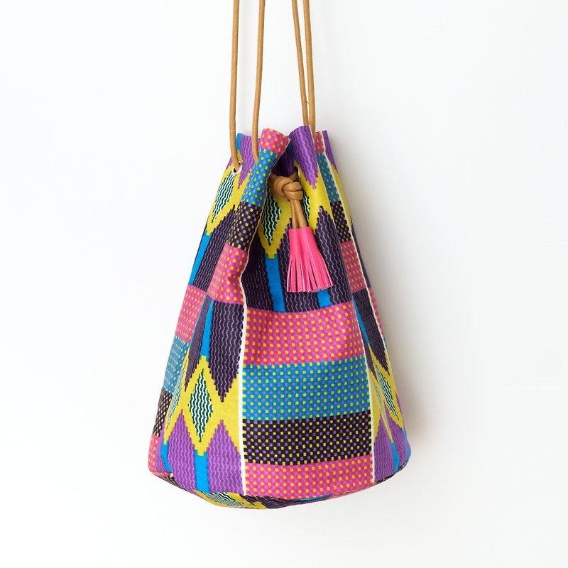 African wax bucket bag - กระเป๋าถือ - ผ้าฝ้าย/ผ้าลินิน หลากหลายสี