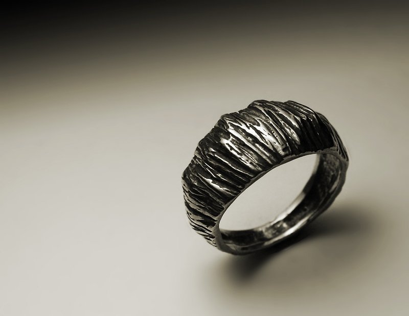 Rough rock texture ring - แหวนทั่วไป - โลหะ สีเงิน