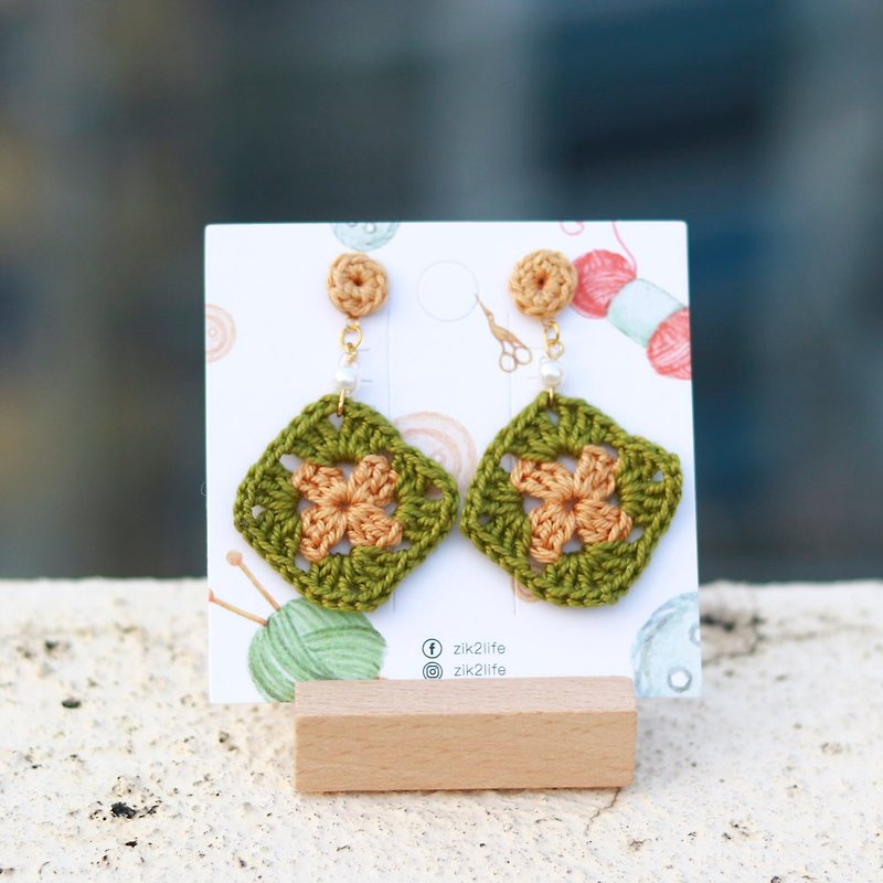 Lace checkered crochet earrings-olive green