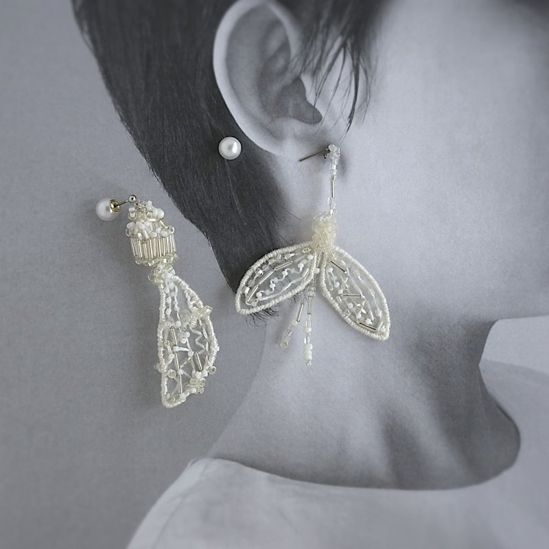 蜉蝣【復古珠飾與縐紗刺繡耳環】 - 耳環/耳夾 - 半寶石 白色