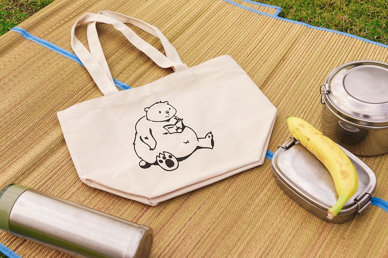 Read books, polar bears, hand-stamped lunch bags (micro NG goods _ original price 280 yuan) - Beverage Holders & Bags - Cotton & Hemp White