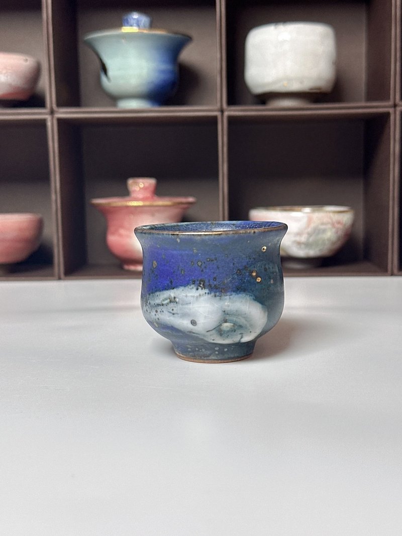 Handmade-Cracked Series-Sea Blue Zhiye Gilded Cup-Blue-Capacity about 80cc - ถ้วย - ดินเผา 