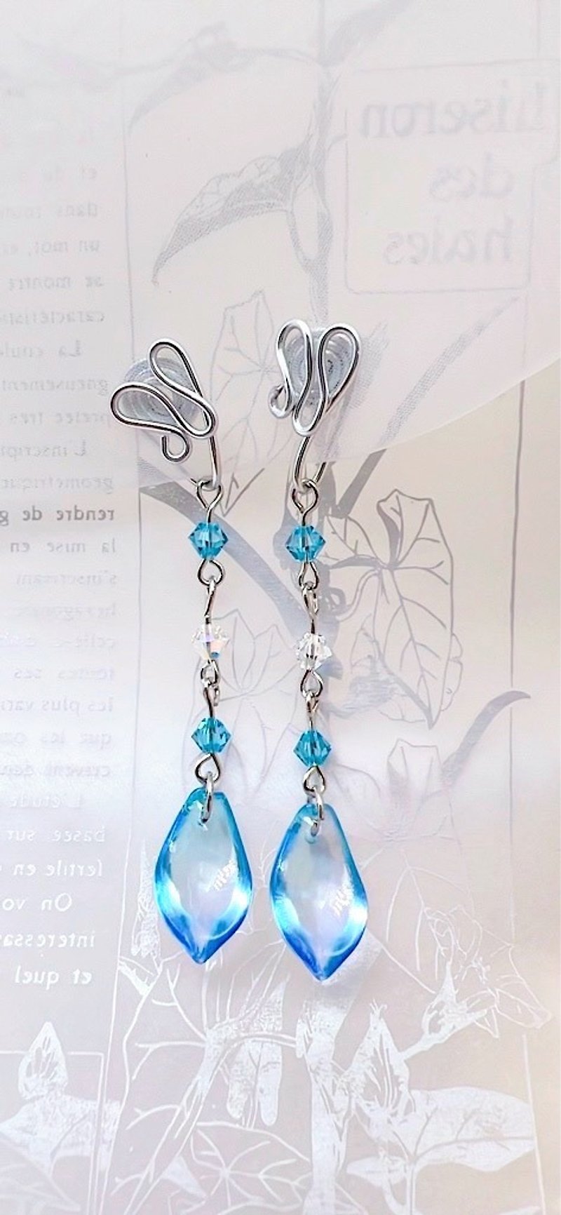 LOL KDA Fantasy Wings Earrings Painless Patented Clip-On Butterfly Q Cute Temperament Blue - ต่างหู - วัสดุอื่นๆ หลากหลายสี