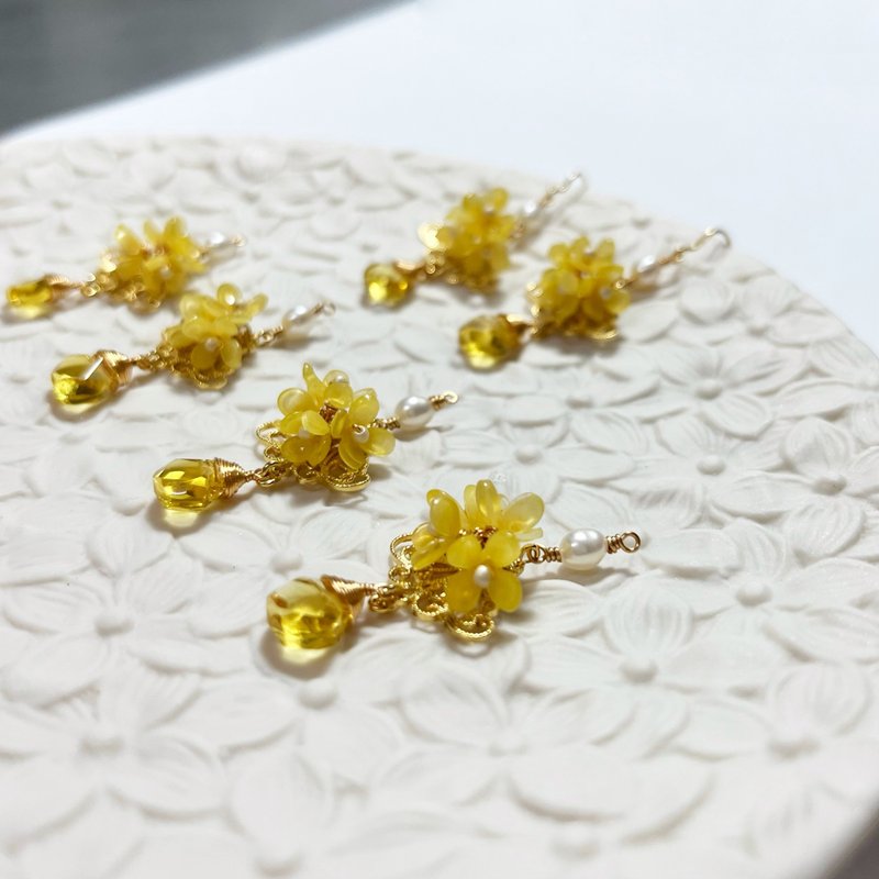 【Miniature Flower Room】Golden Mignonette. Citrine. Resin earrings. The fragrance of cinnamon. August flower season - ต่างหู - เรซิน สีเหลือง