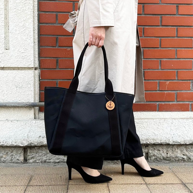 Usual tote M black - กระเป๋าถือ - ผ้าฝ้าย/ผ้าลินิน สีดำ