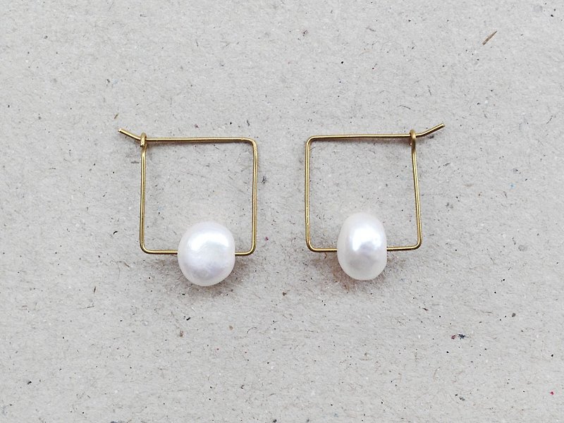 方圓之間淡水珍珠簡約銅絲耳環 - 耳環/耳夾 - 寶石 白色