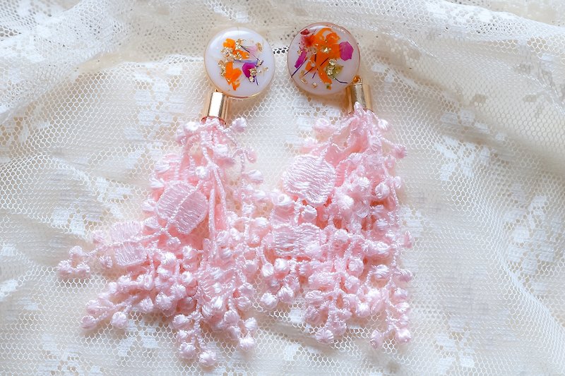 Lace Tassel flower earrings - ต่างหู - เรซิน สึชมพู