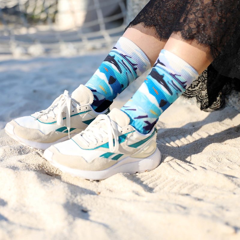 [Xiaochuang Socks] Environmentally Friendly and Sustainable - Killer Whale Marine Animal Hiking Socks Middle Tube Socks Stockings Blue - ถุงเท้า - วัสดุอีโค สีม่วง