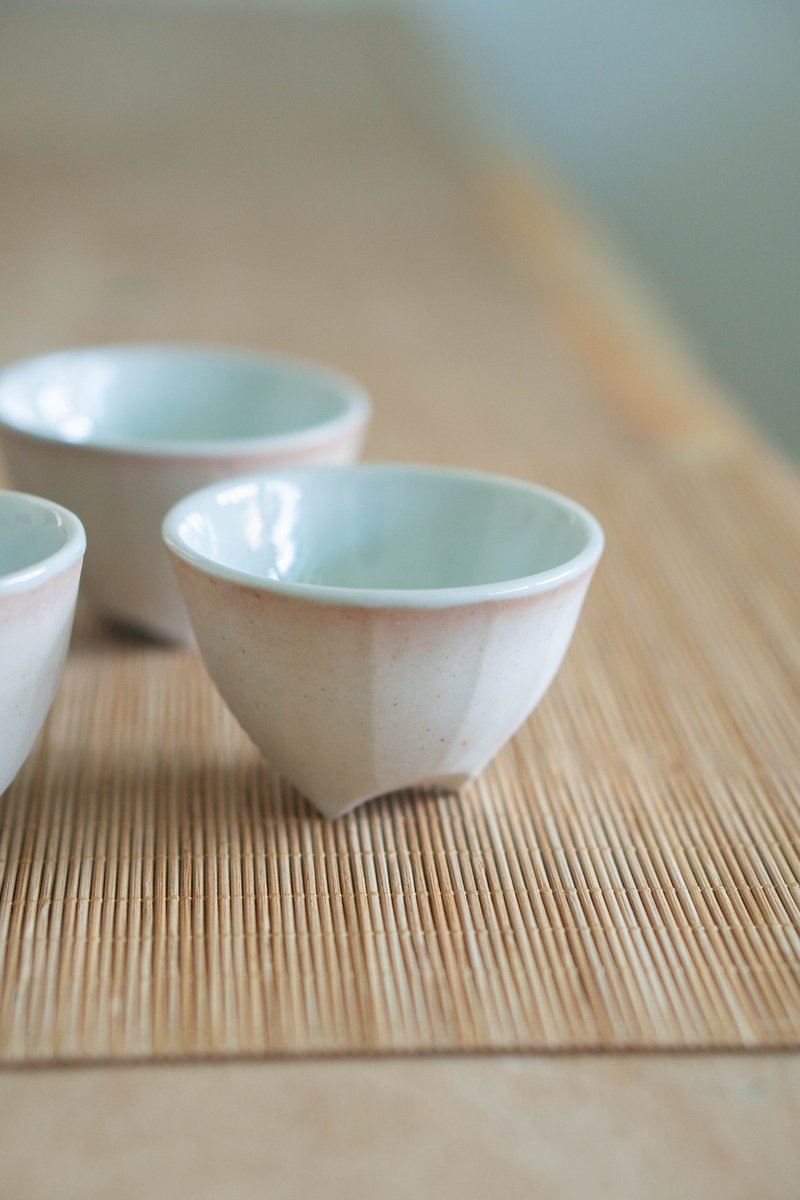 Blush faceted small tea cups - ถ้วย - เครื่องลายคราม สึชมพู